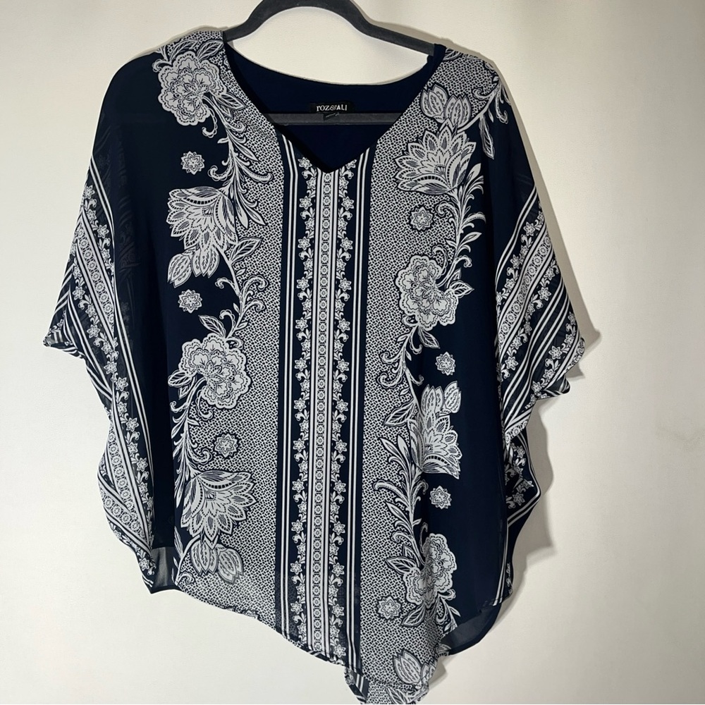 Roz & Ali Blue and White Boxy Blouse with Relaxed Fit